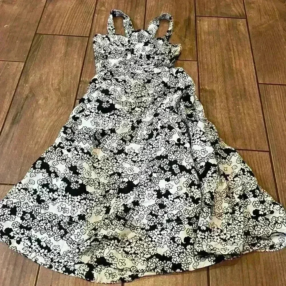 Nwt Anthropologie black floral cut out dress midi XSMALL PETITE - Picture 3 of 3